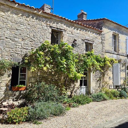 La Maison Du Commandeur Maine-de-Boixe Exterior foto